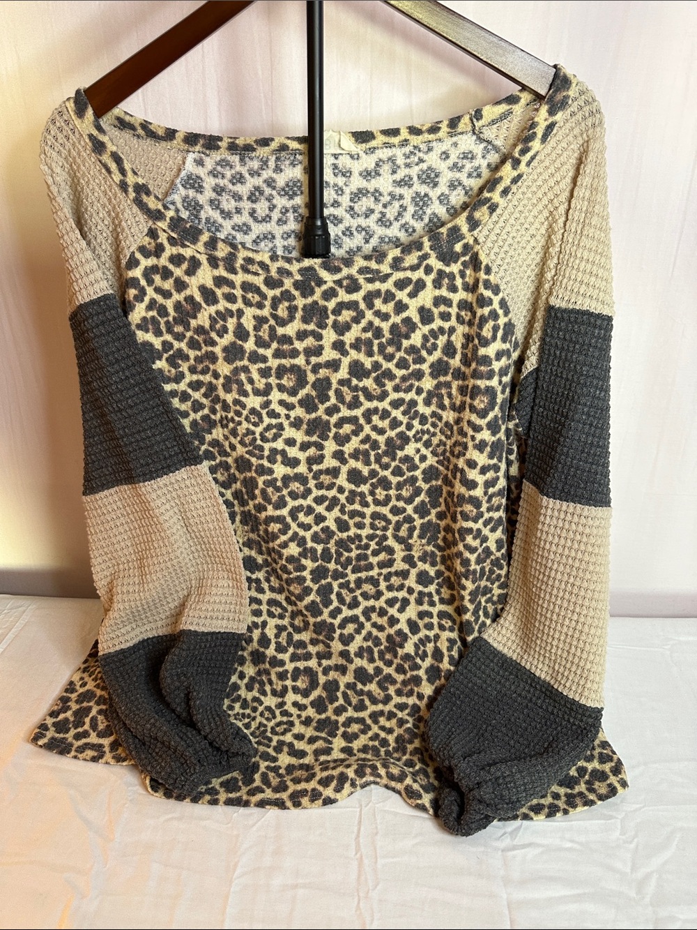 BiBi Leopard Print Waffle Sleeve Pullover - Beige & Black